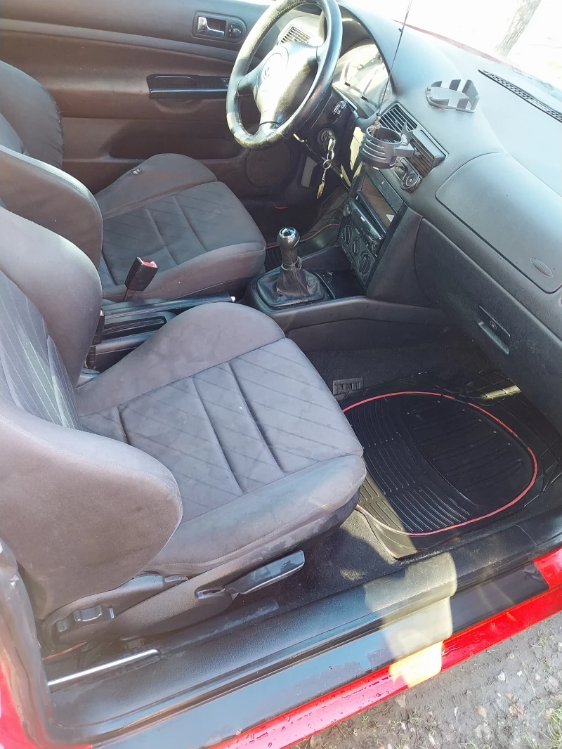 VW Golf 1.6, снимка 3 - Автомобили и джипове - 52802096