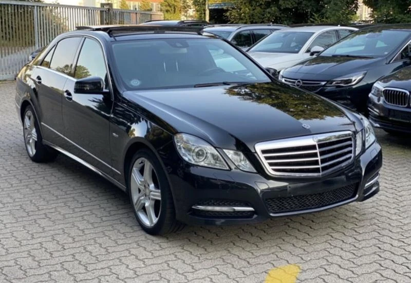 Mercedes-Benz E 220, снимка 3 - Автомобили и джипове - 38017754