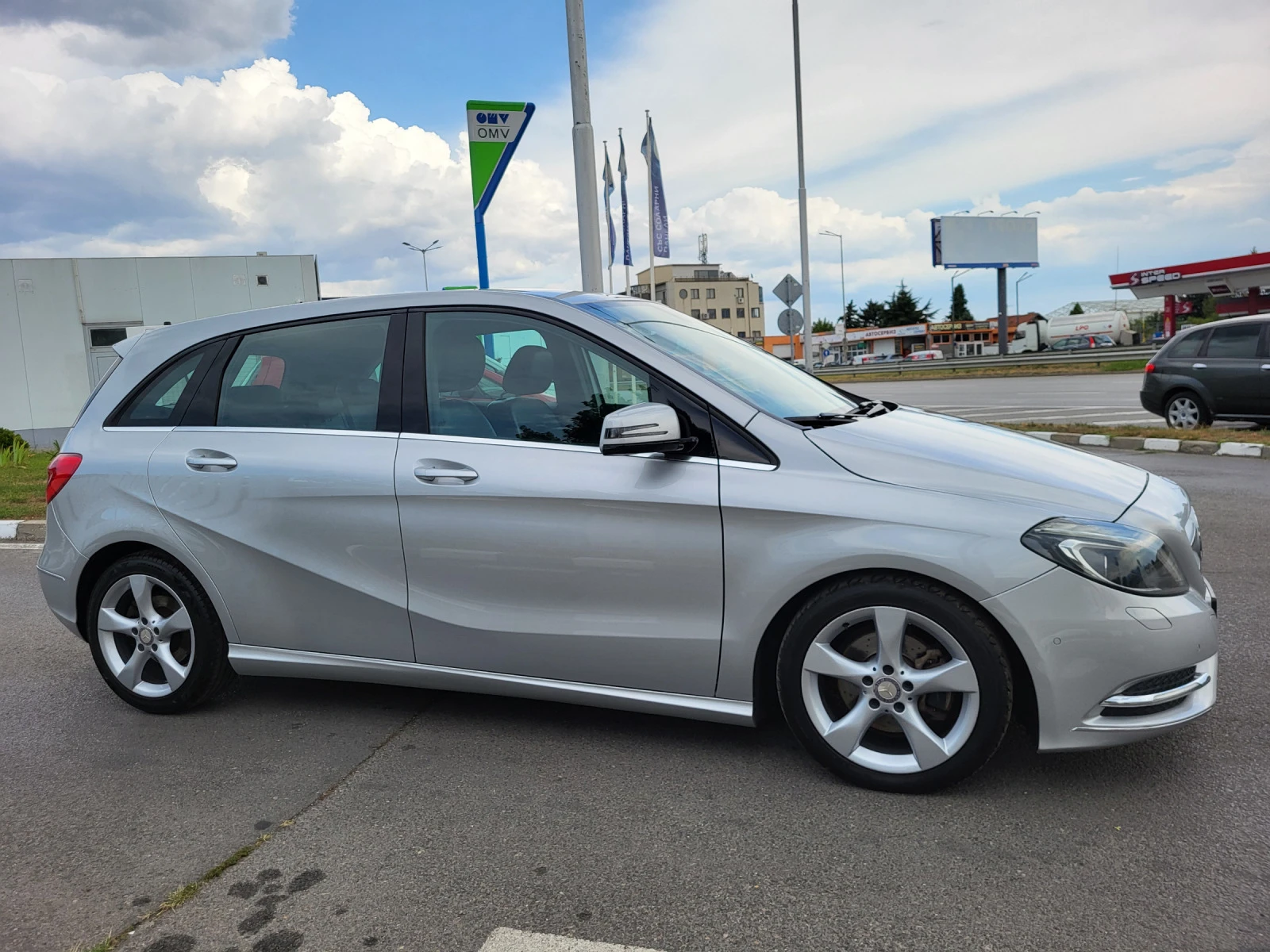 Mercedes-Benz B 180 БЕНЗИН-АВТОМАТИК-ДИСТРОНИК-КОЖА-НАВИГАЦИЯ - изображение 4