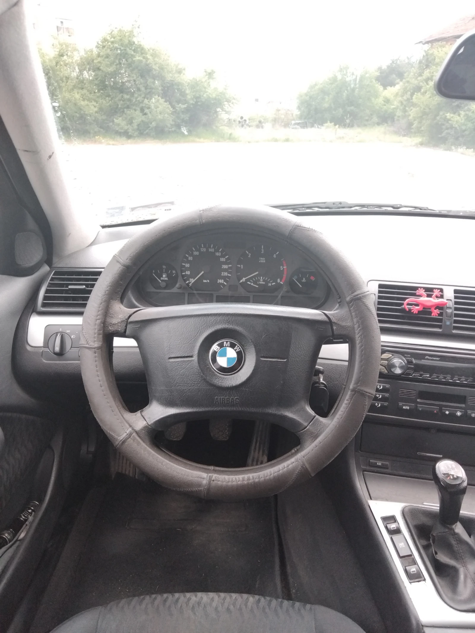 BMW 320  - изображение 8