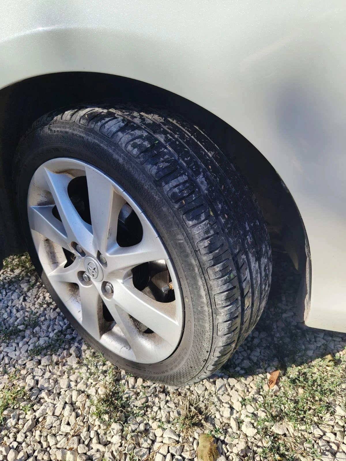 Toyota Yaris 1.5 бензин хибрит - изображение 7