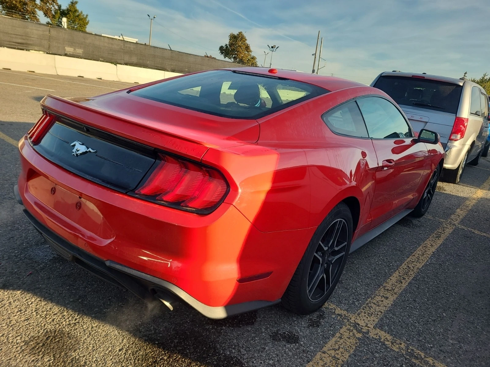 Ford Mustang ECOBOOST * * CARFAX * * АВТО КРЕДИТ * *  - изображение 3