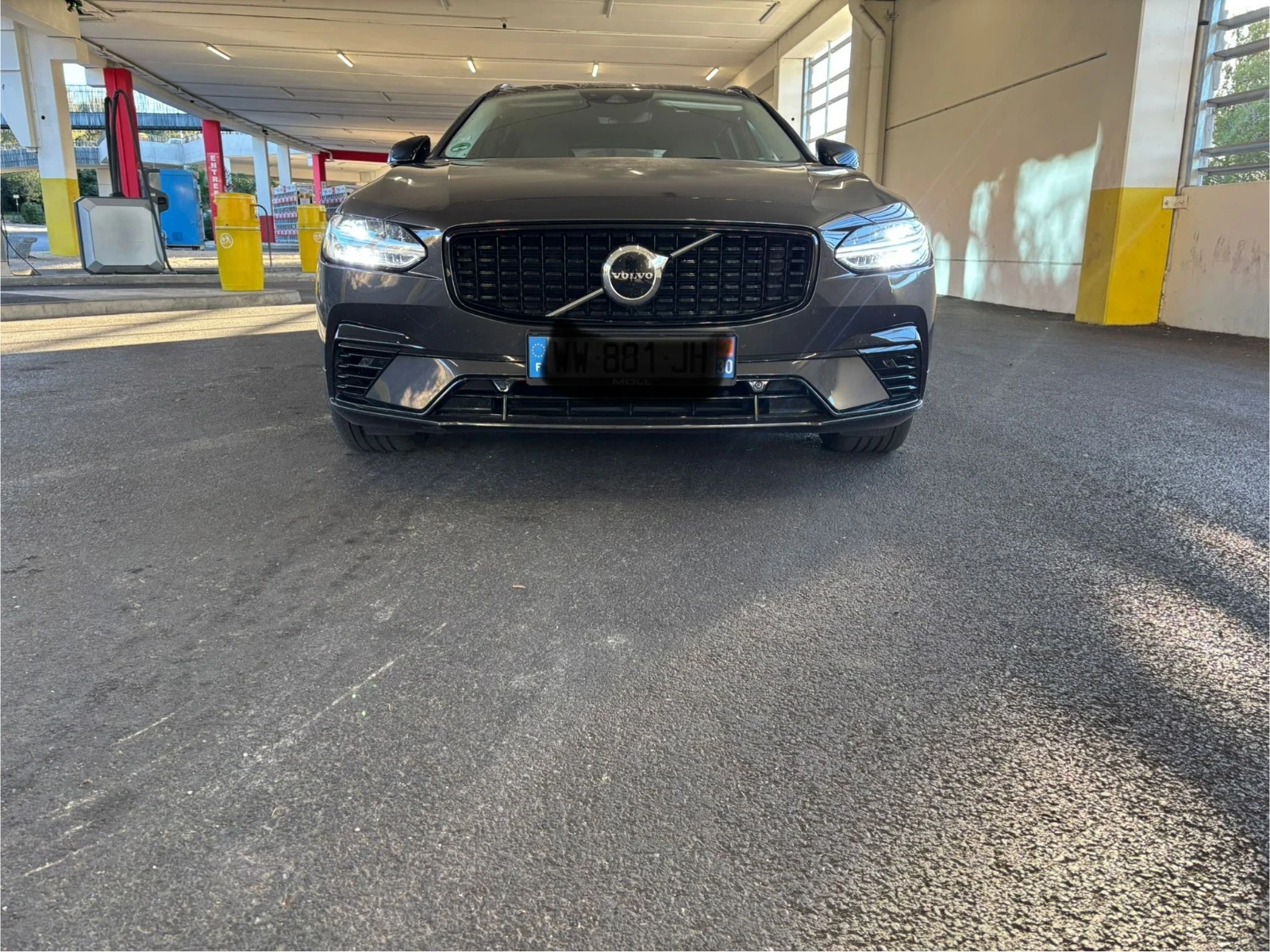 Volvo V90 II T8 390 TWIN ENGINE R-DESIGN GEARTRONIC 8 - изображение 2