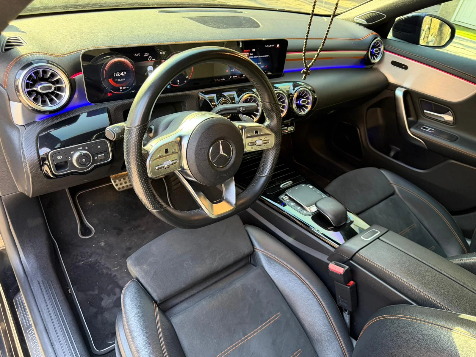 Mercedes-Benz CLA 200 AMG Line Edition 1, снимка 9 - Автомобили и джипове - 53861960