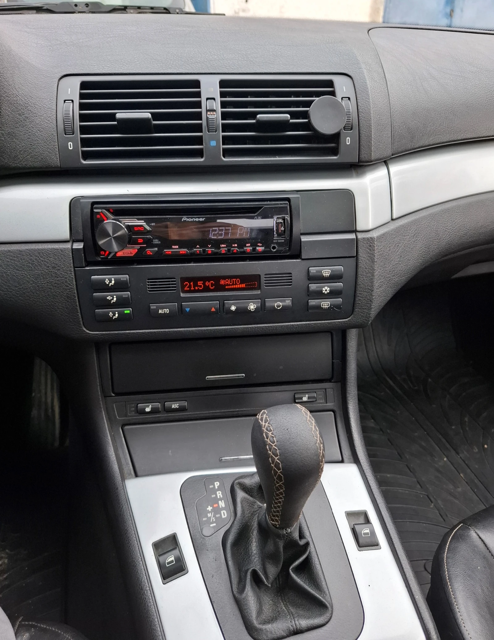 BMW 320, снимка 6 - Автомобили и джипове - 53959639