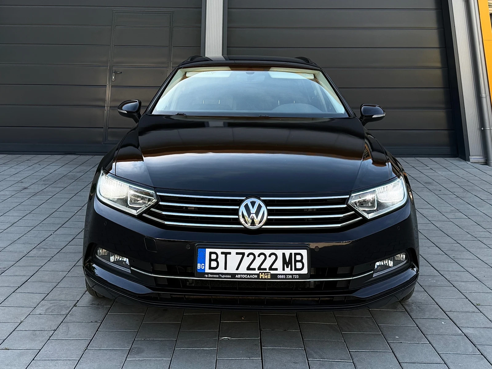 VW Passat 2.0TDI * RlineOptik* DSG* Massage* CarPlay* , снимка 2 - Автомобили и джипове - 54600744