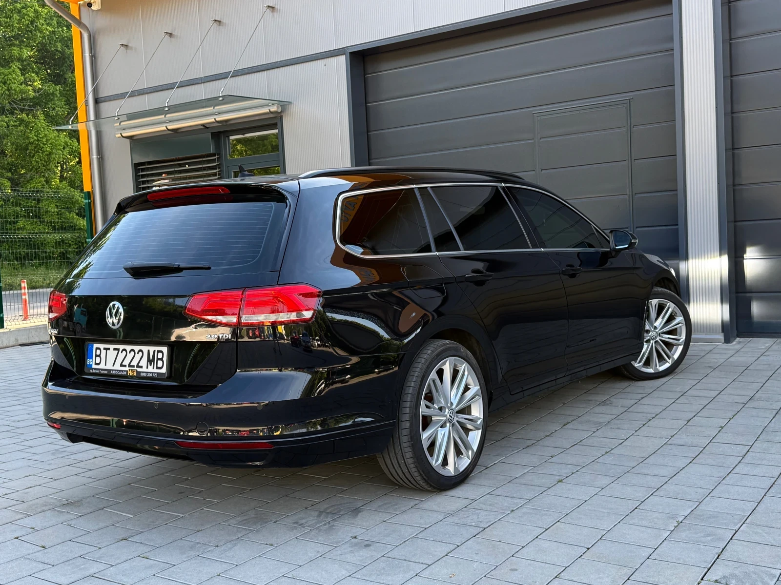 VW Passat 2.0TDI * RlineOptik* DSG* Massage* CarPlay* , снимка 6 - Автомобили и джипове - 54600744