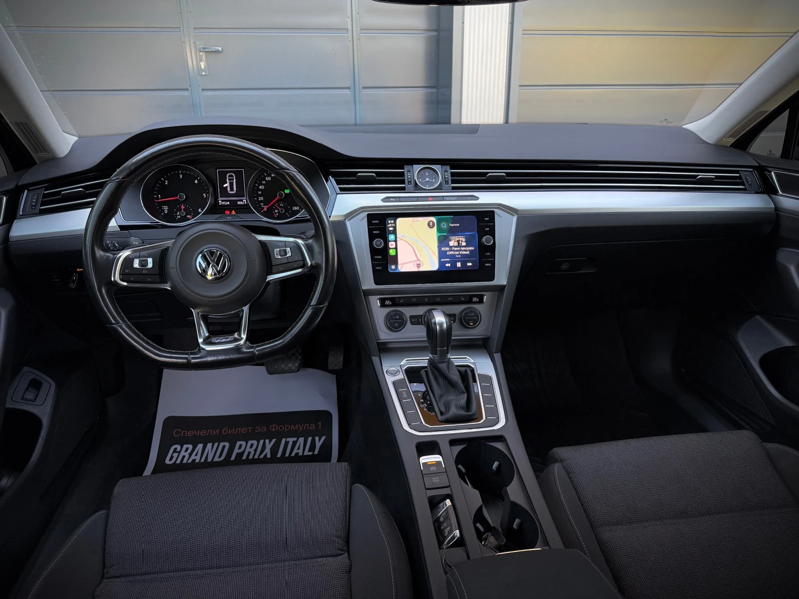 VW Passat 2.0TDI * RlineOptik* DSG* Massage* CarPlay* , снимка 8 - Автомобили и джипове - 54600744