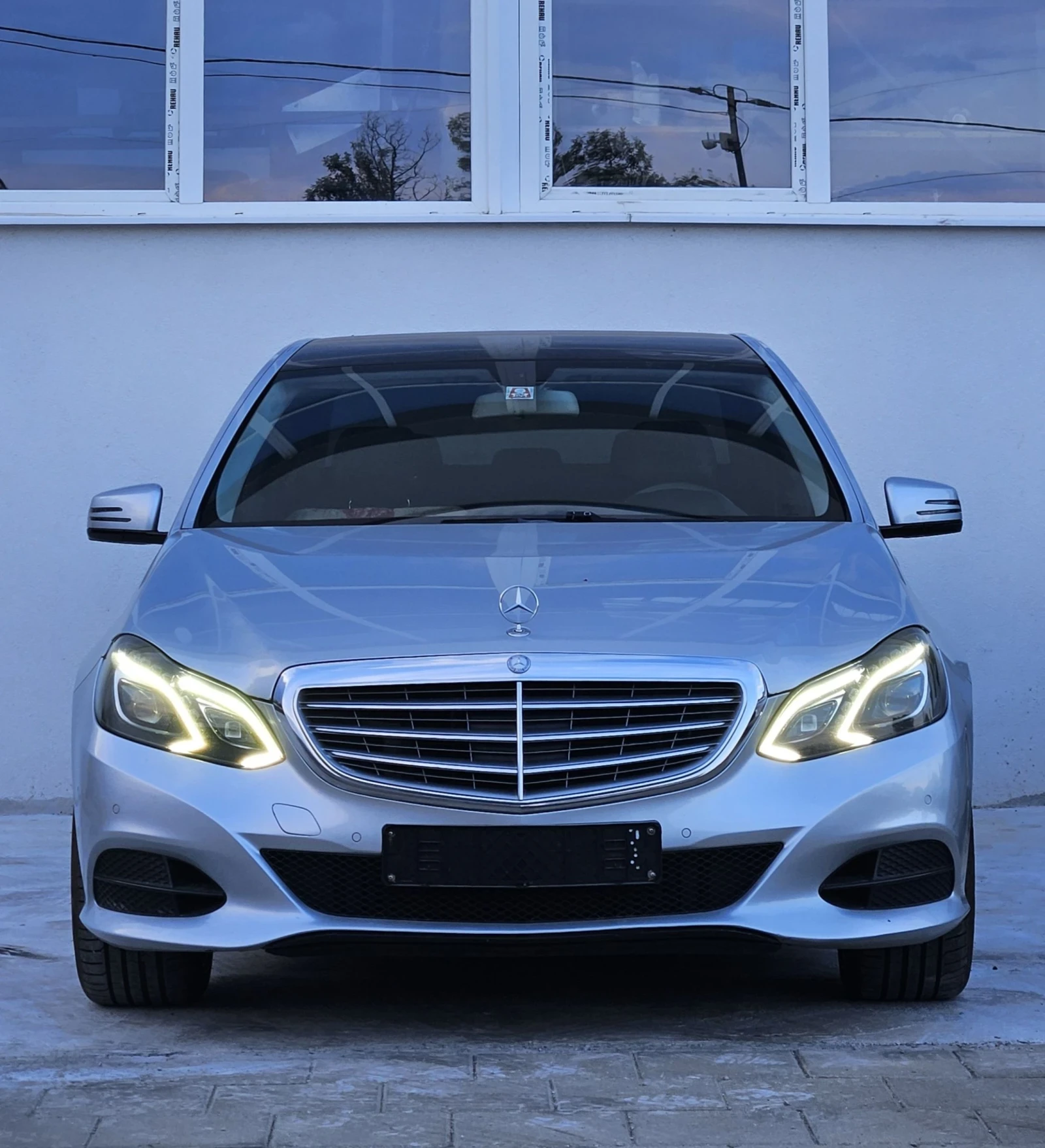 Mercedes-Benz E 220 BLUETEC 9-G TRONIC 2014, снимка 2 - Автомобили и джипове - 55011639