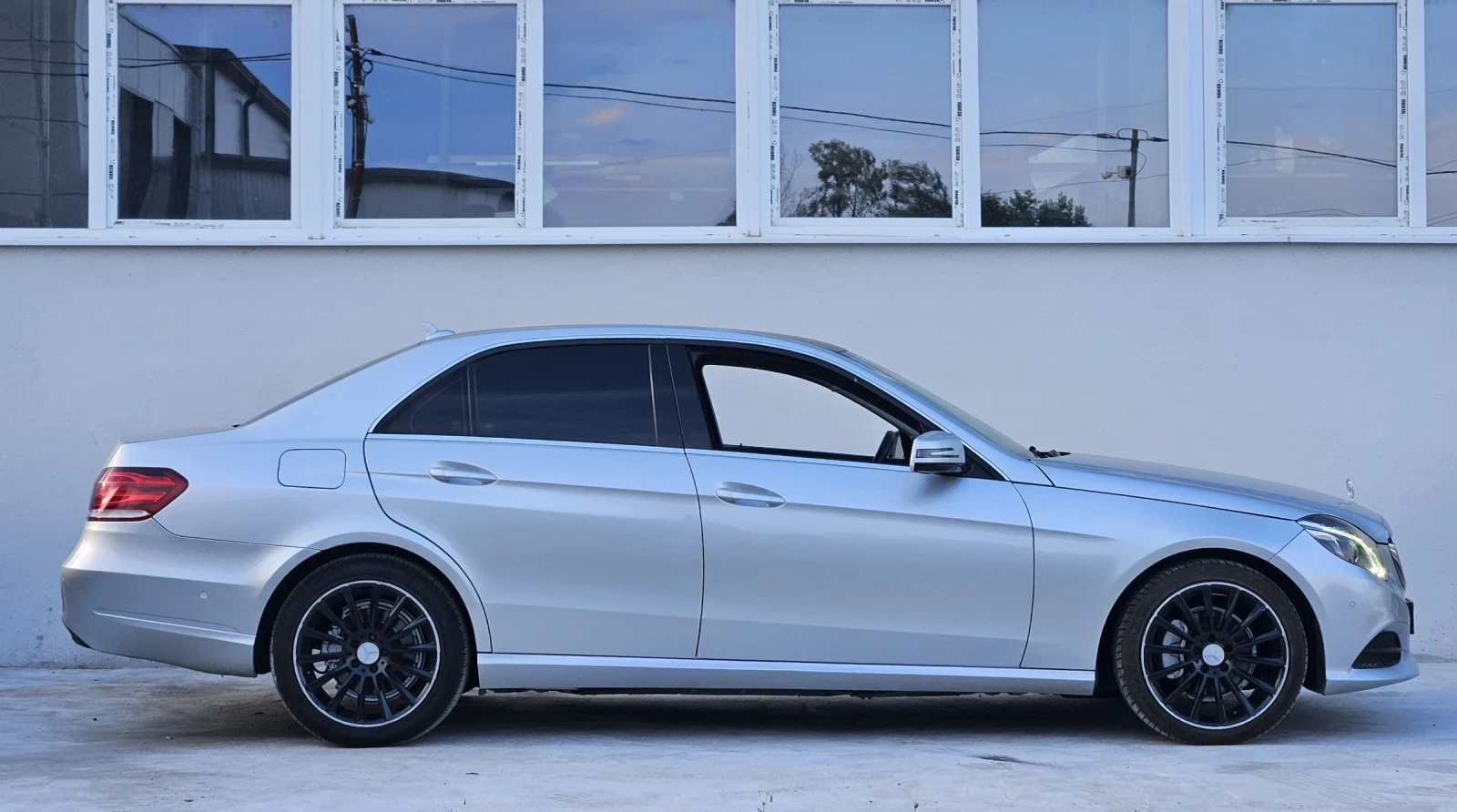 Mercedes-Benz E 220 BLUETEC 9-G TRONIC 2014, снимка 4 - Автомобили и джипове - 55011639