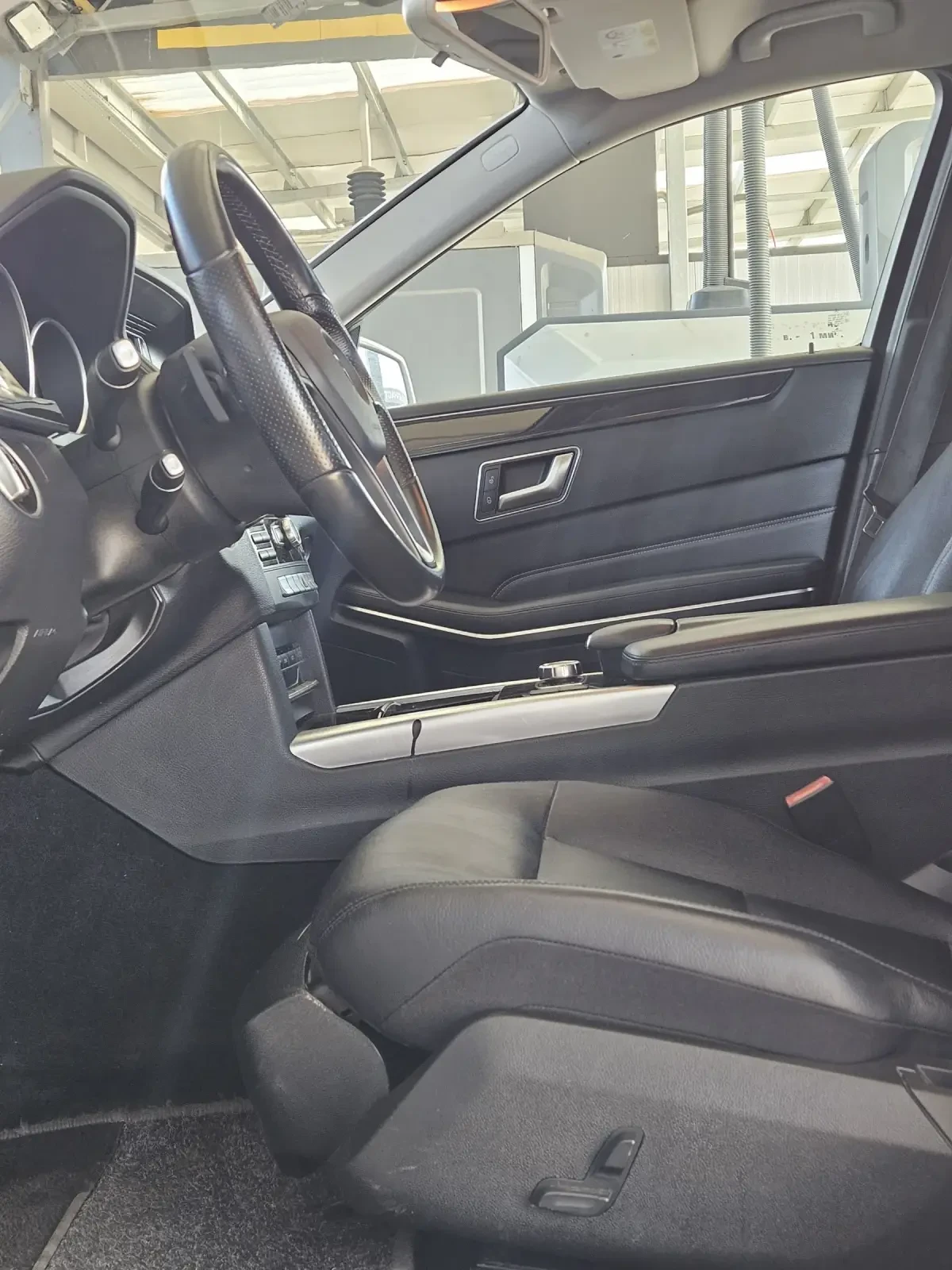 Mercedes-Benz E 220 BLUETEC 9-G TRONIC 2014, снимка 6 - Автомобили и джипове - 55011639