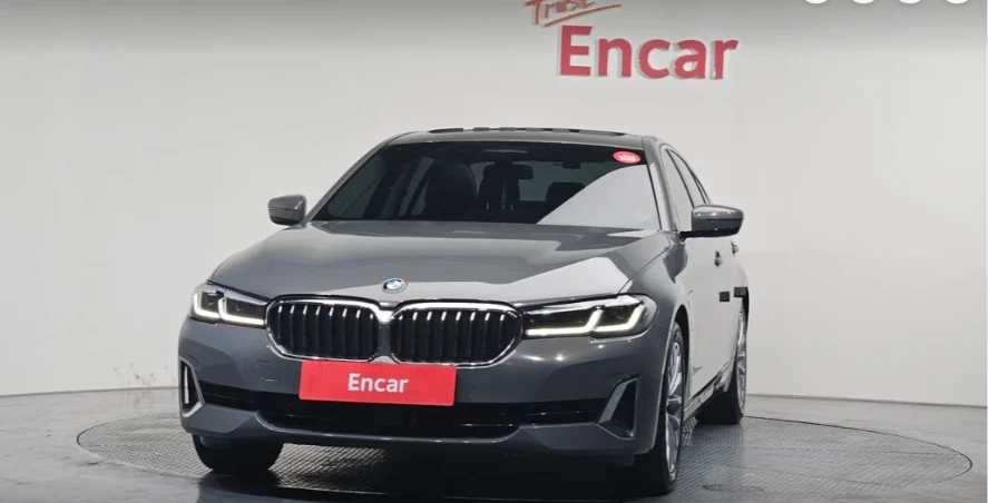 BMW 530E * АВТО КРЕДИТ* ЦЕНА ДО БГ * Сервизна история * , снимка 2 - Автомобили и джипове - 55472819