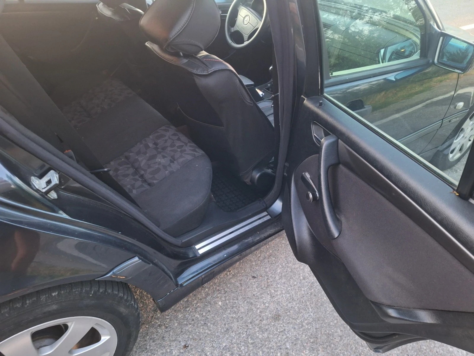 Mercedes-Benz C 200, снимка 9 - Автомобили и джипове - 55794085