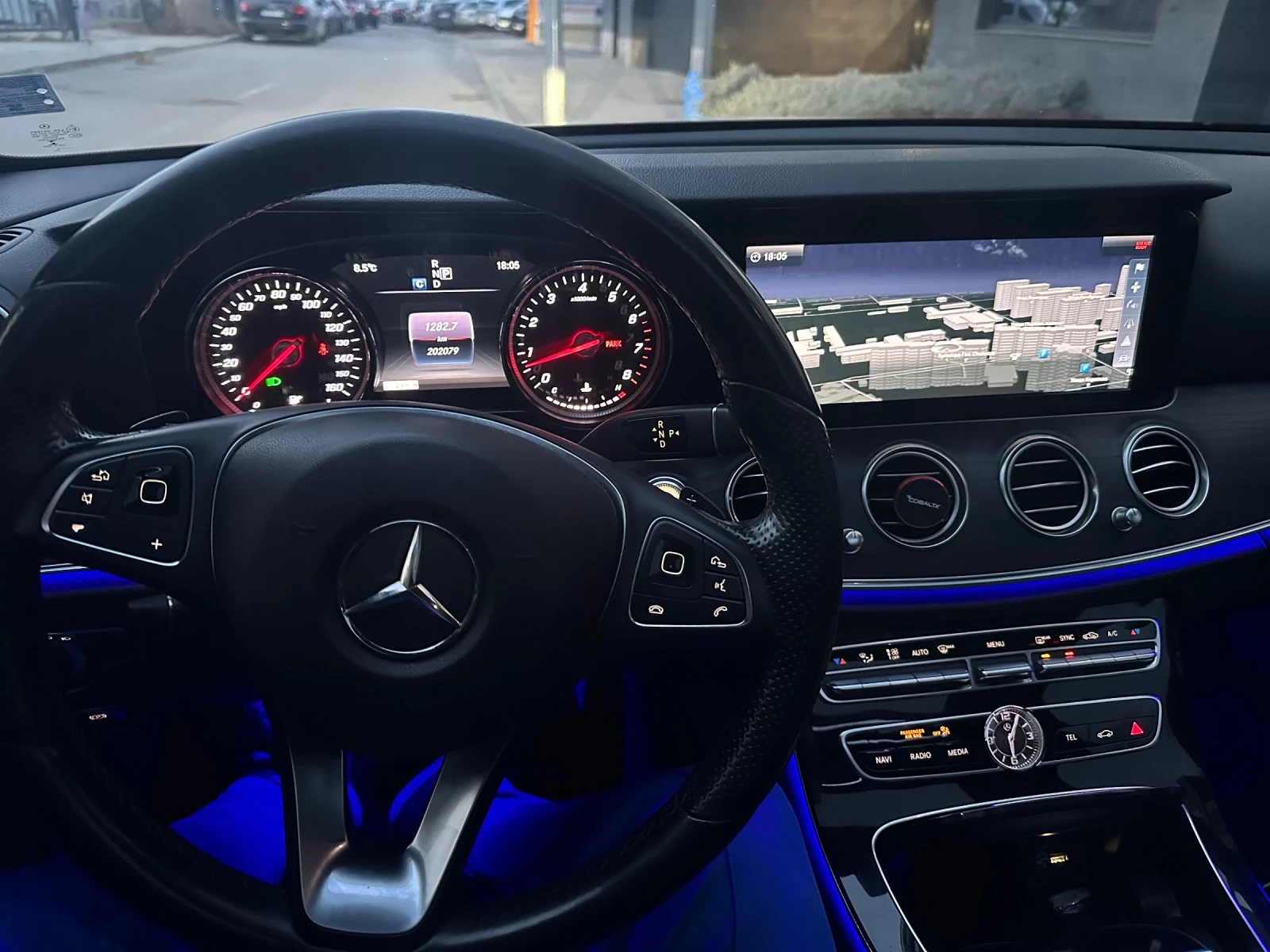 Mercedes-Benz E 300 9G Tronic AMG , снимка 7 - Автомобили и джипове - 55885079