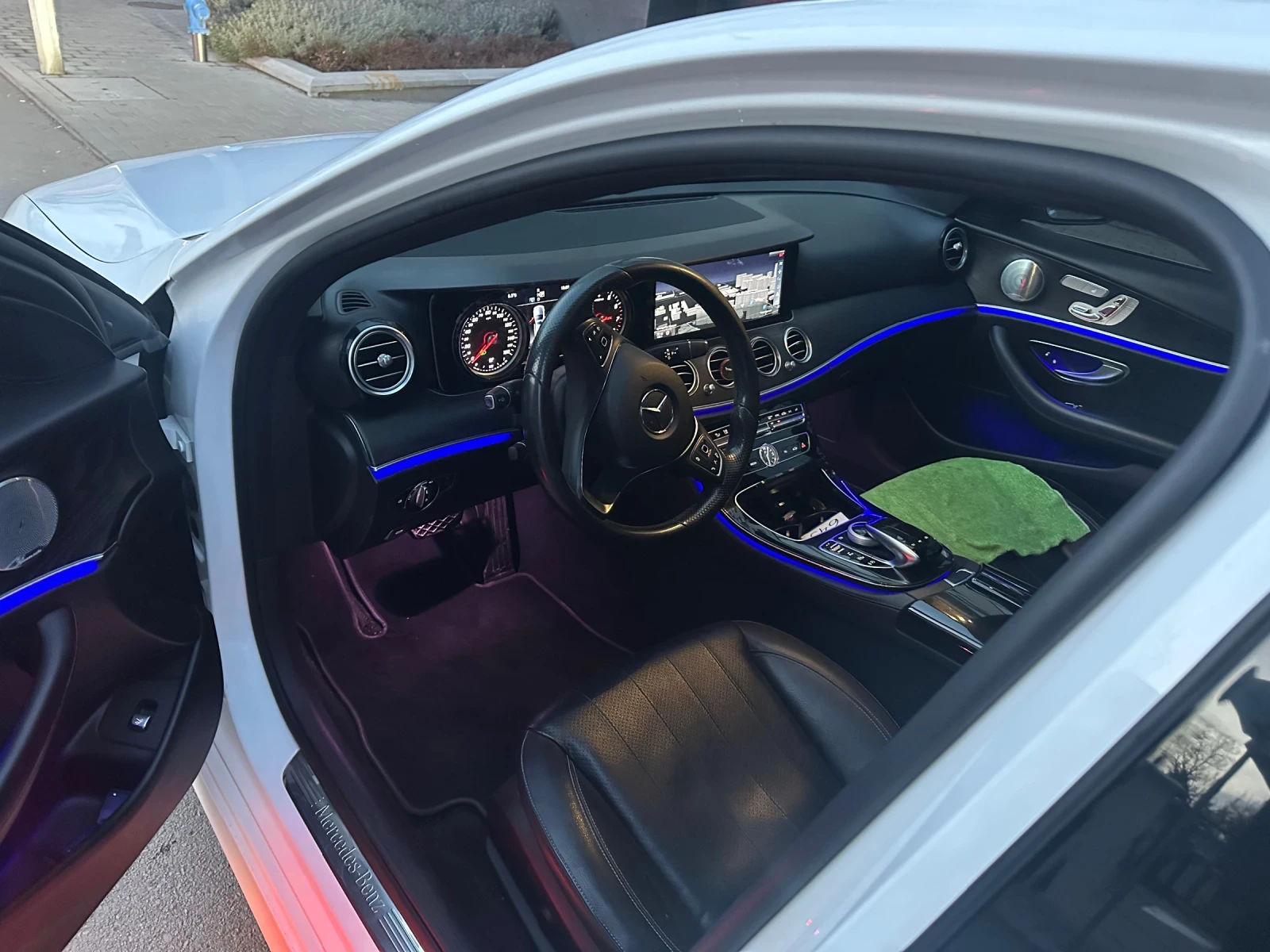 Mercedes-Benz E 300 9G Tronic AMG , снимка 6 - Автомобили и джипове - 55885079