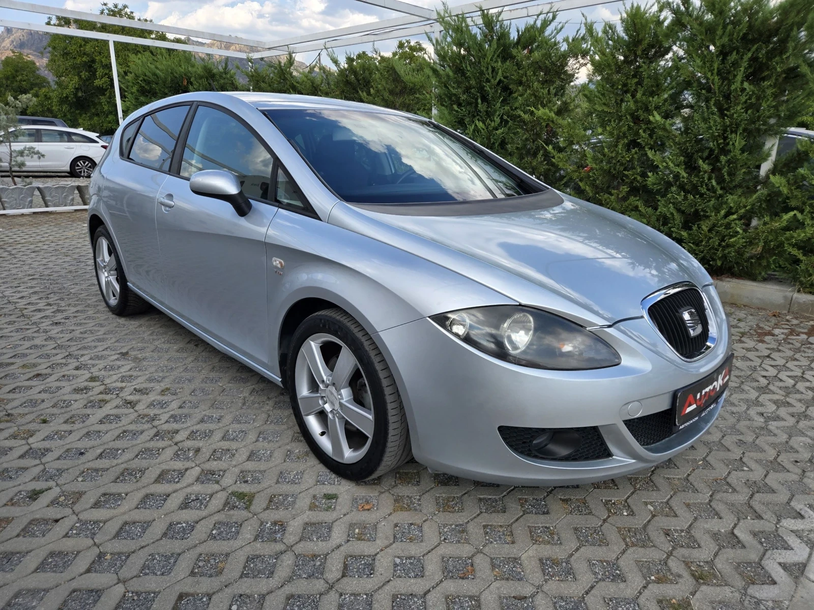 Seat Leon 2.0TDI-140кс= 6СК= КЛИМАТРОНИК= АВТОПИЛОТ, снимка 2 - Автомобили и джипове - 55954985