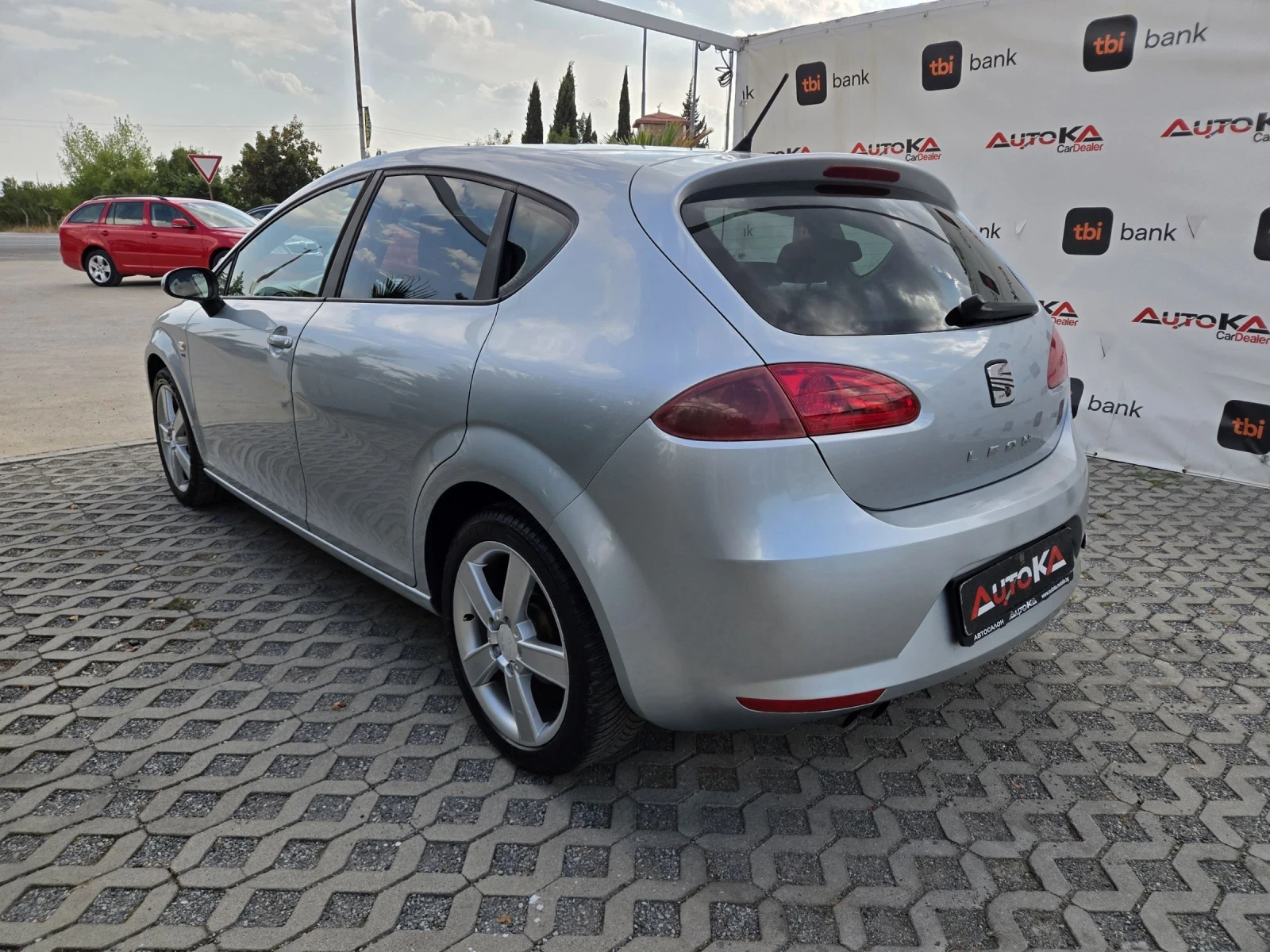 Seat Leon 2.0TDI-140кс= 6СК= КЛИМАТРОНИК= АВТОПИЛОТ, снимка 5 - Автомобили и джипове - 55954985