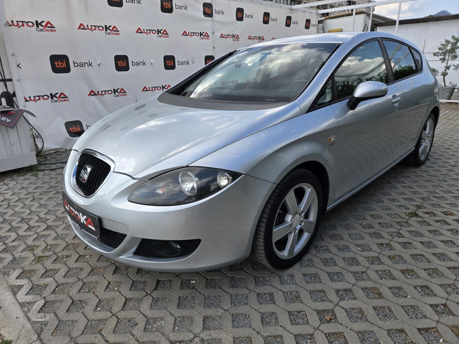 Seat Leon 2.0TDI-140кс= 6СК= КЛИМАТРОНИК= АВТОПИЛОТ, снимка 6 - Автомобили и джипове - 55954985