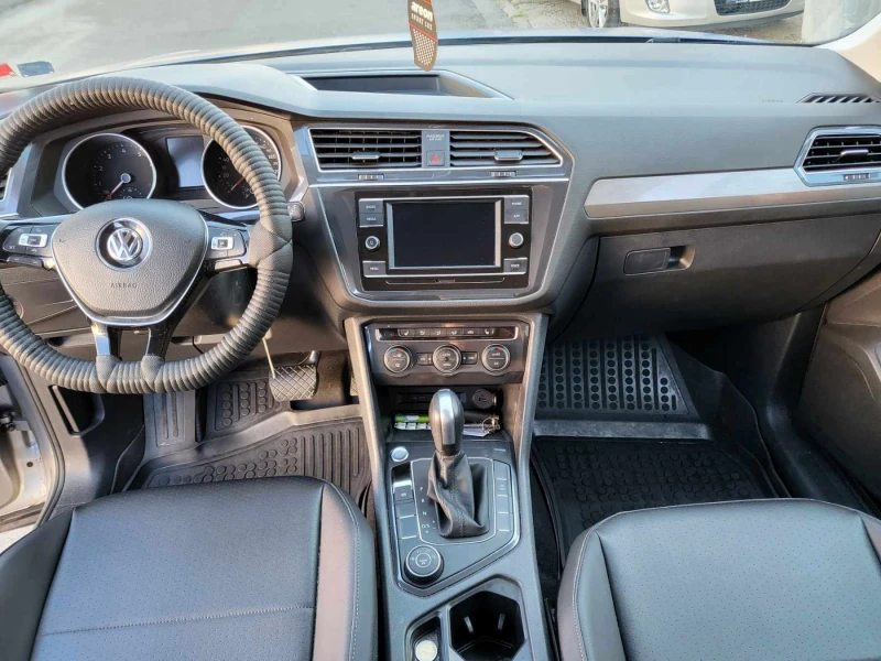 VW Tiguan 200kc, снимка 3 - Автомобили и джипове - 47250362