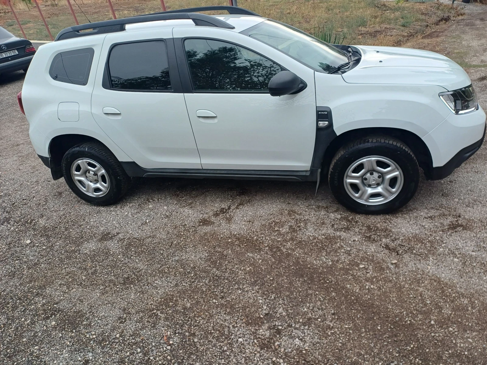 Dacia Duster 1.6i 4x4 - изображение 4