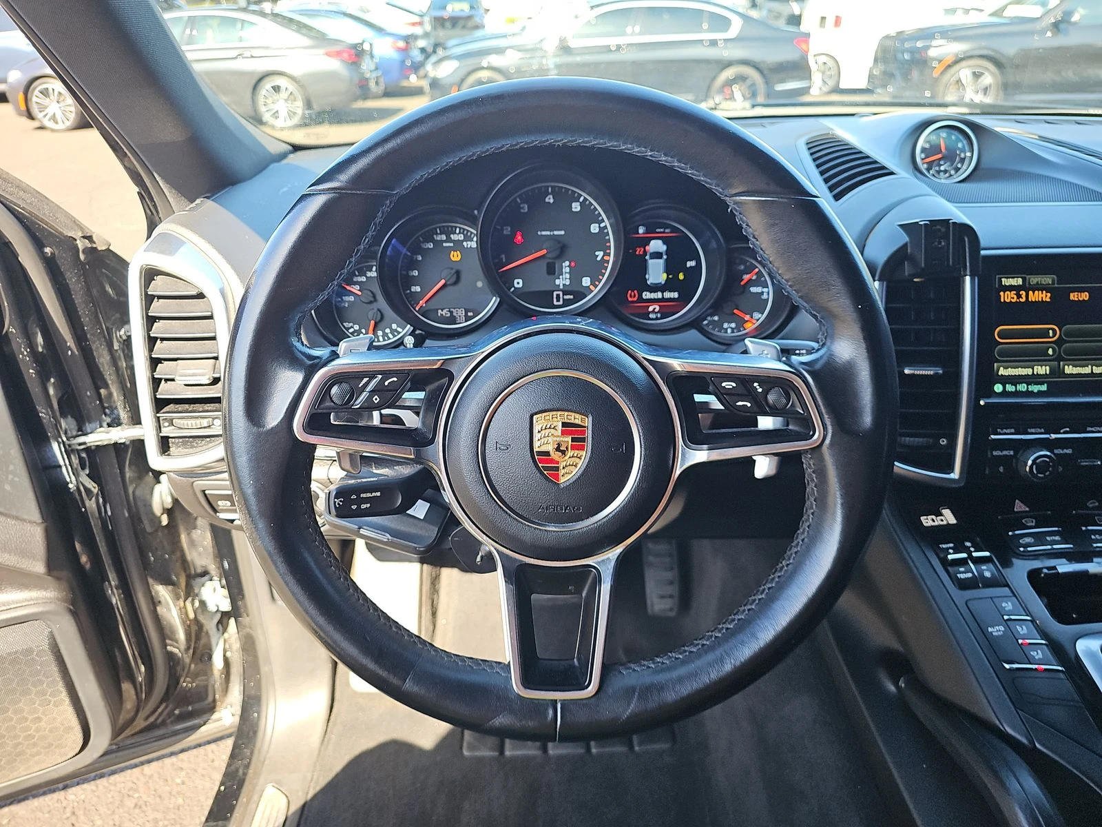 Porsche Cayenne 360КАМЕРА* LANE* ASSIST* ПОДГРЕВ* КЕЙЛЕС* , снимка 8 - Автомобили и джипове - 53916154