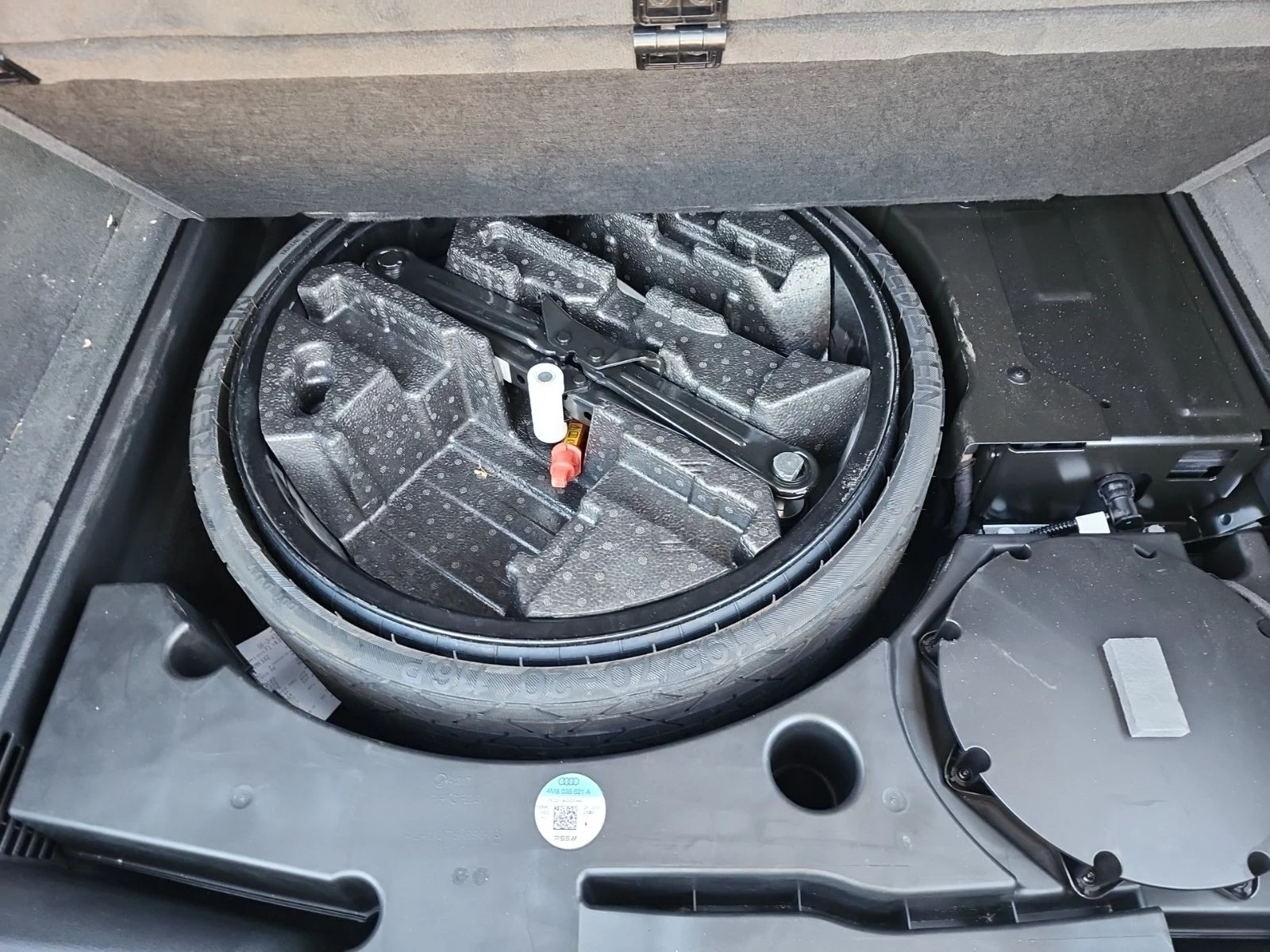 Audi Q8 PROGRESSIV С РЕГИСТРАЦИЯ & АВТО КРЕДИТ, снимка 14 - Автомобили и джипове - 54039970