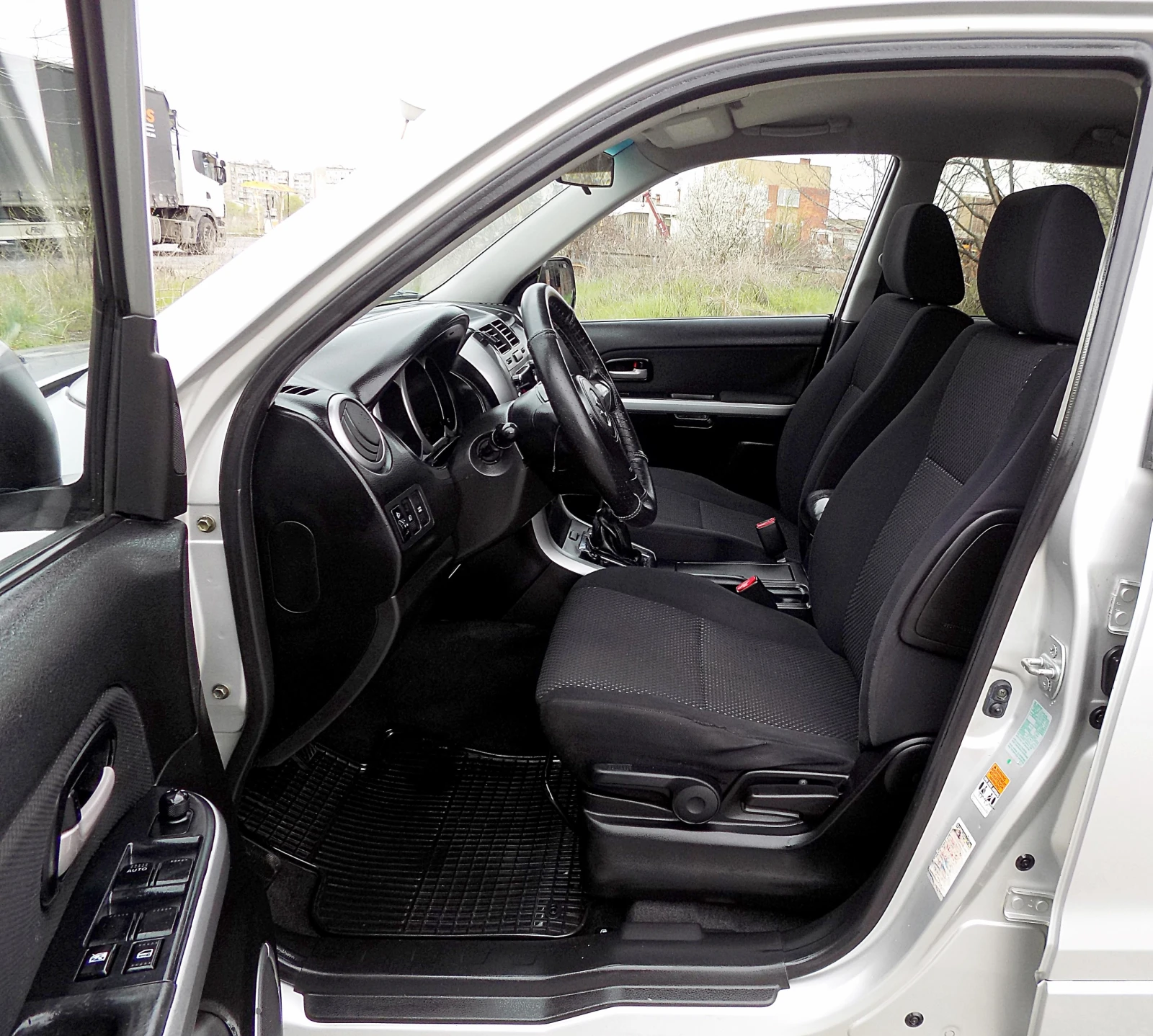 Suzuki Grand vitara 1.9DDiS/NAVi/БЕЗ РЪЖДА, снимка 7 - Автомобили и джипове - 54079122