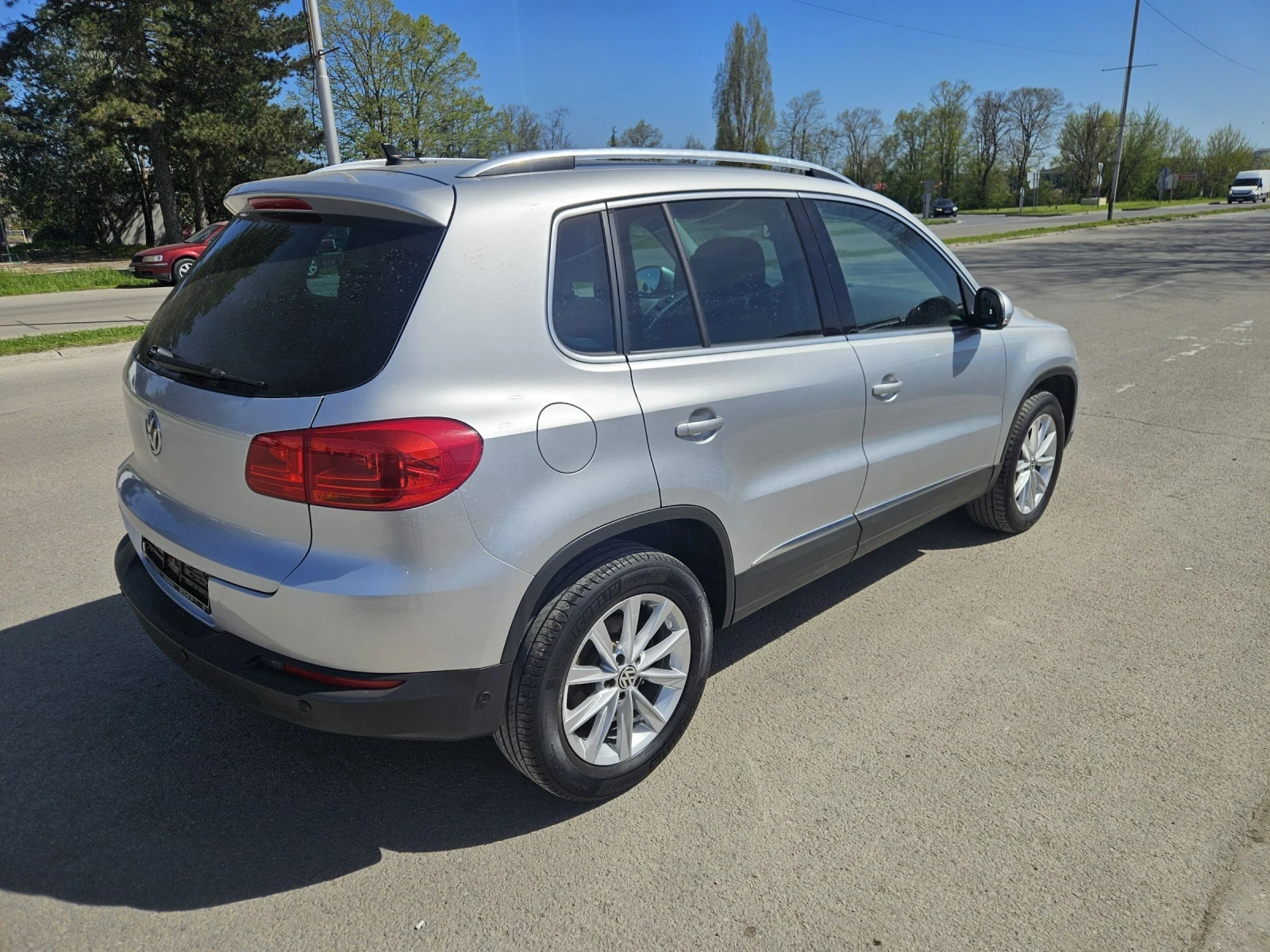 VW Tiguan 2.0 TDI 177 k.c.HIGHLINE 4?4, снимка 4 - Автомобили и джипове - 54350865