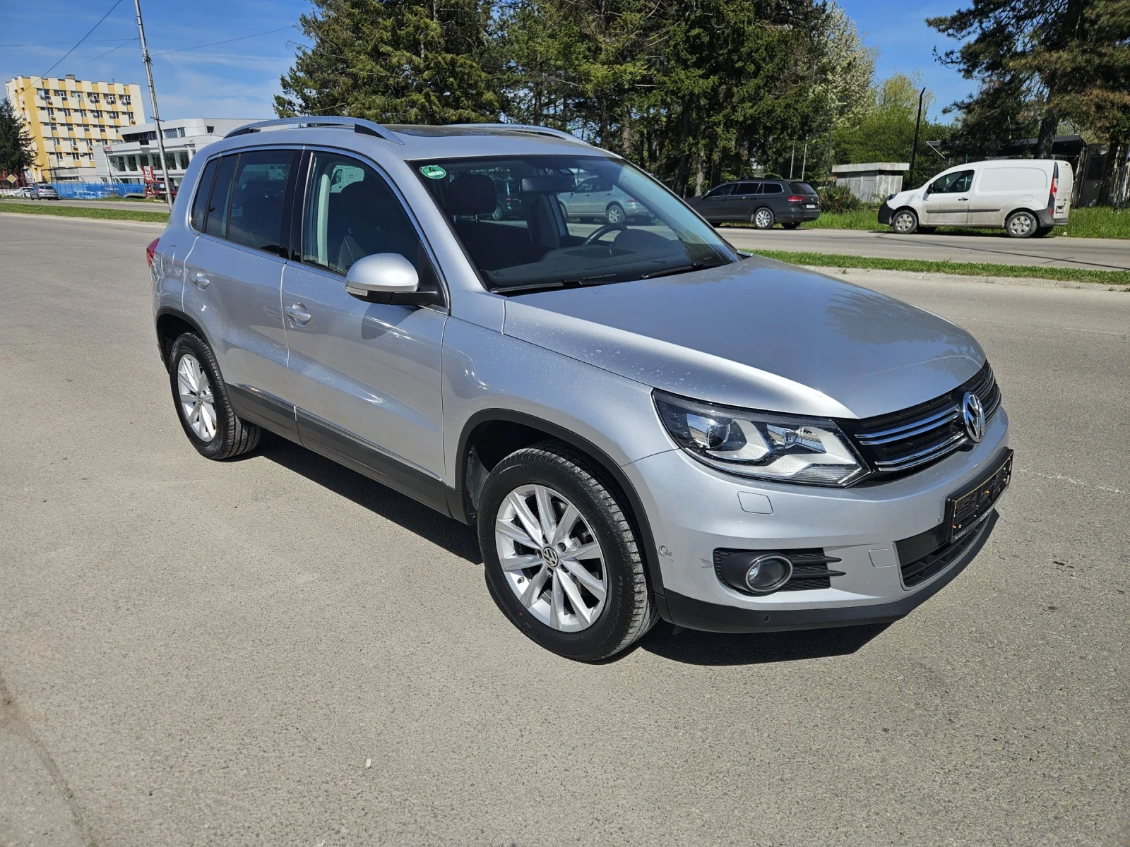 VW Tiguan 2.0 TDI 177 k.c.HIGHLINE 4?4, снимка 3 - Автомобили и джипове - 54350865