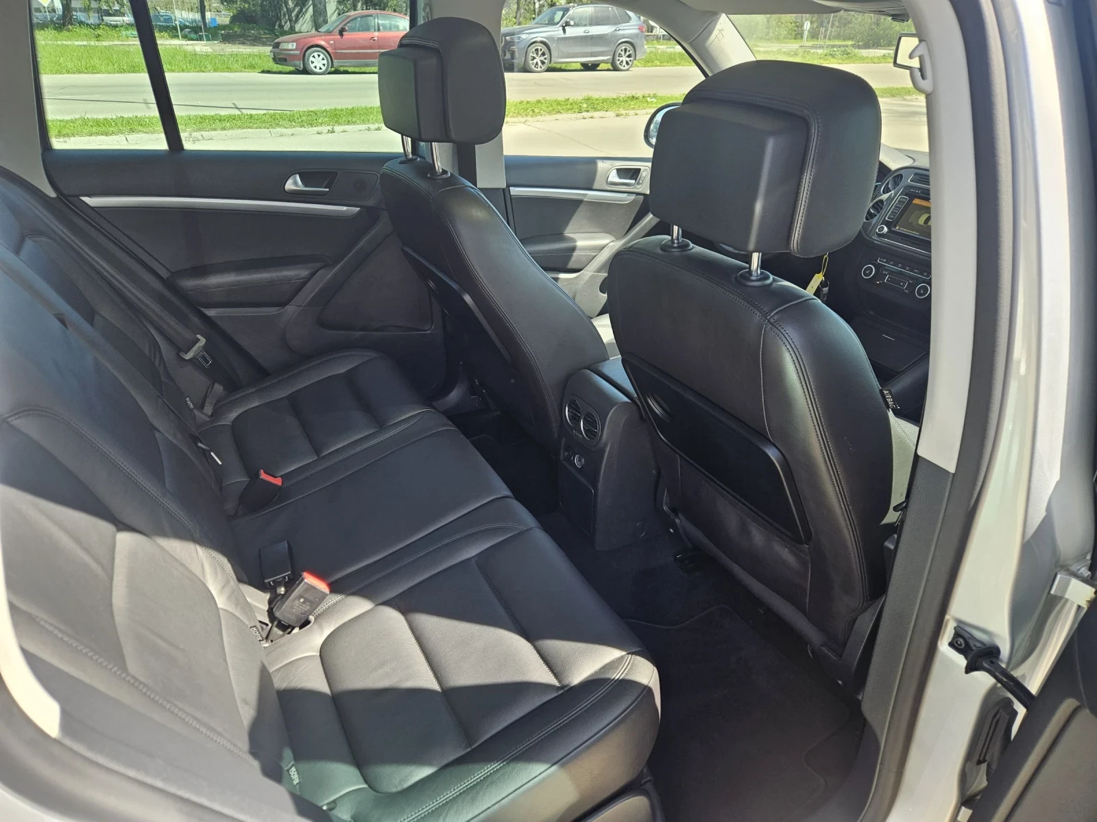 VW Tiguan 2.0 TDI 177 k.c.HIGHLINE 4?4, снимка 11 - Автомобили и джипове - 54350865