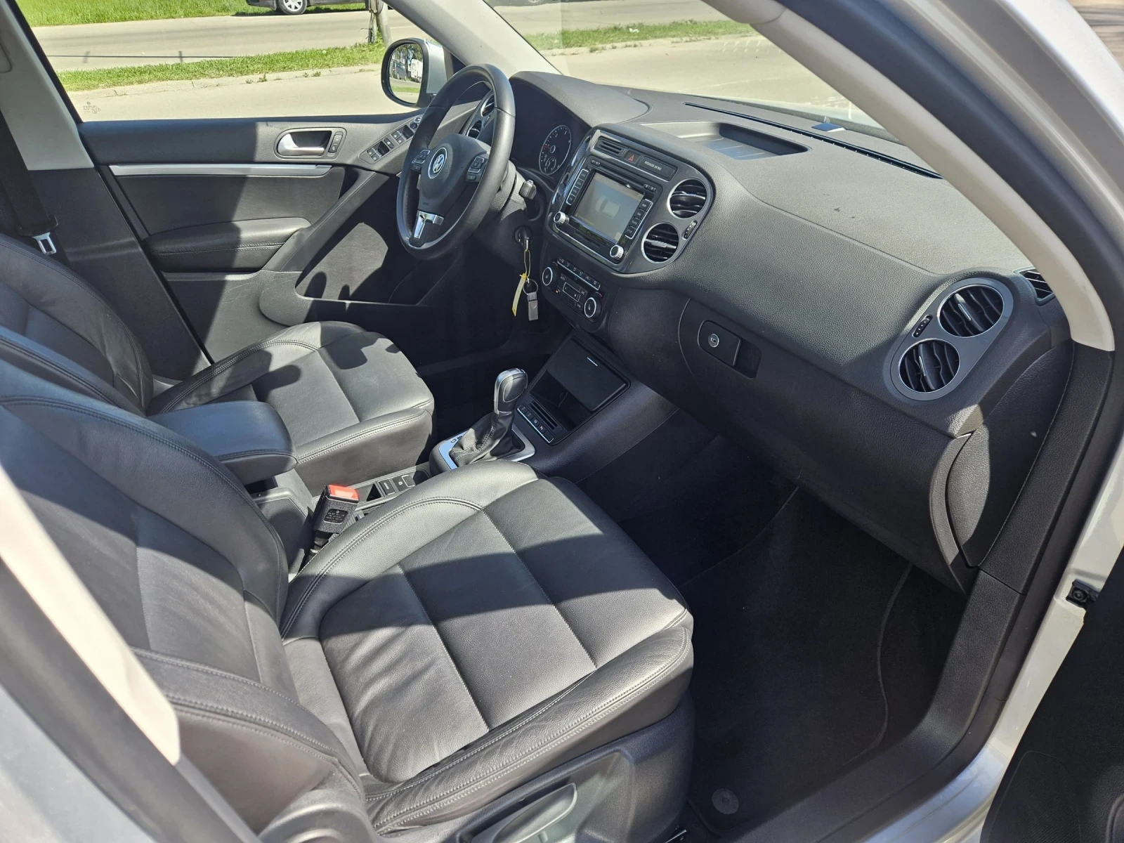 VW Tiguan 2.0 TDI 177 k.c.HIGHLINE 4?4, снимка 10 - Автомобили и джипове - 54350865