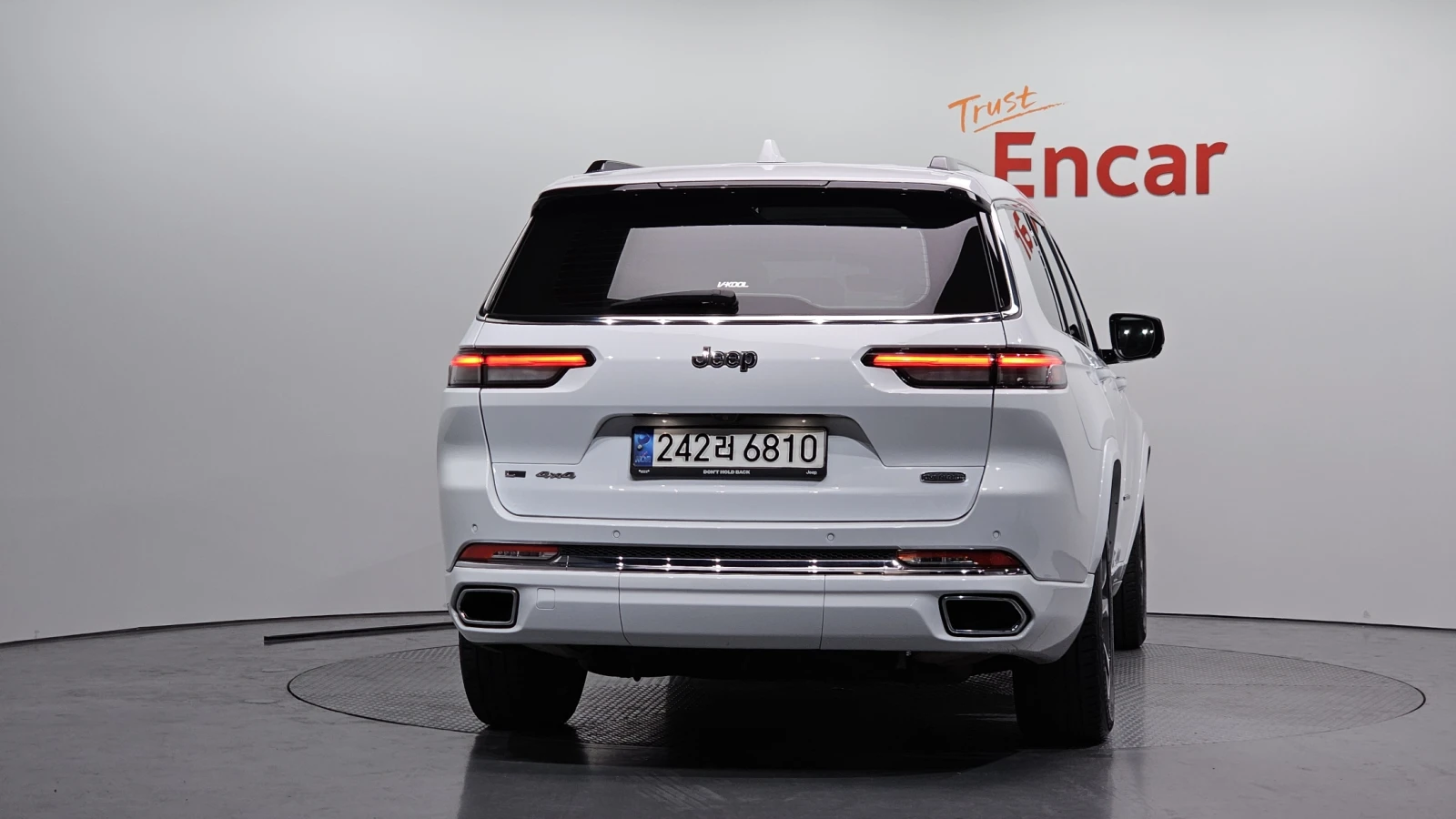 Jeep Cherokee 3.6* 360* ЕЛ. БАГАЖНИК* BLIND SPOT* ЛЮК* КРАЙНА ЦЕ, снимка 4 - Автомобили и джипове - 55594904