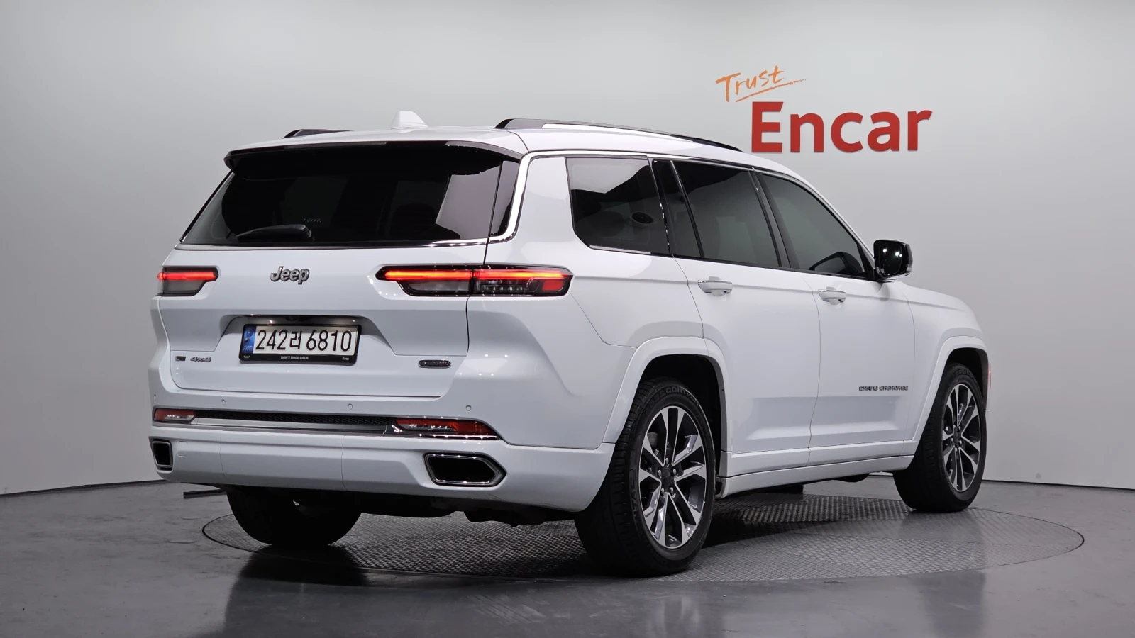 Jeep Cherokee 3.6* 360* ЕЛ. БАГАЖНИК* BLIND SPOT* ЛЮК* КРАЙНА ЦЕ, снимка 2 - Автомобили и джипове - 55594904
