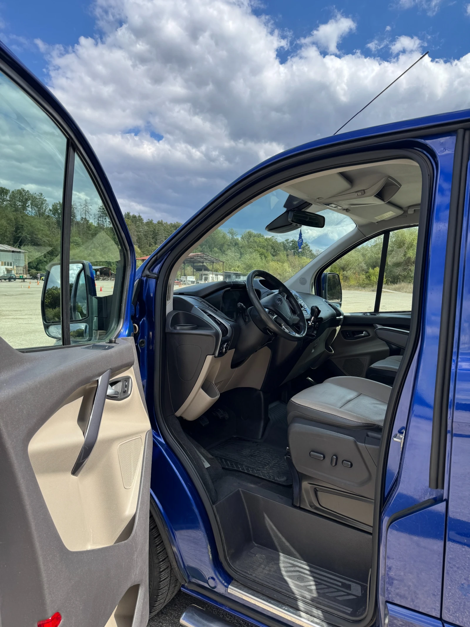Ford Transit Custom 2.2Tdci270L1H1DoubleCab/ChampionEdition/FullЕкстри, снимка 10 - Бусове и автобуси - 56211378