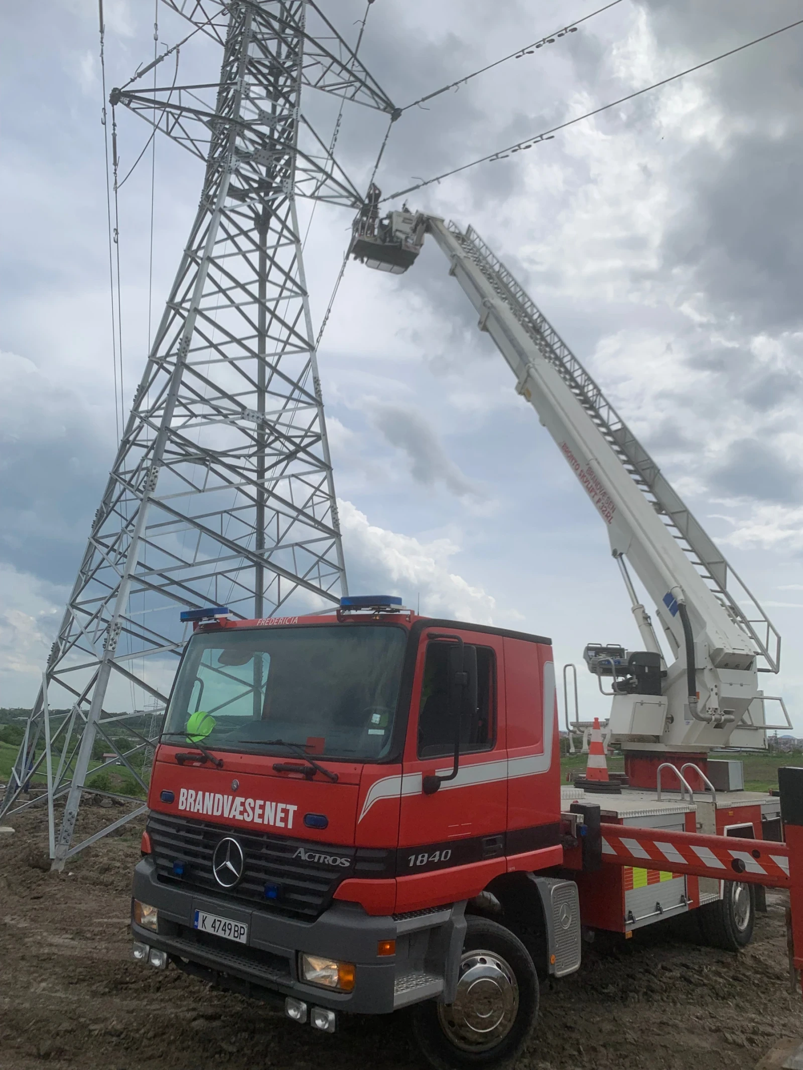 Автовишка Mercedes-Benz Actros Bronto SkyLift 32 - изображение 7