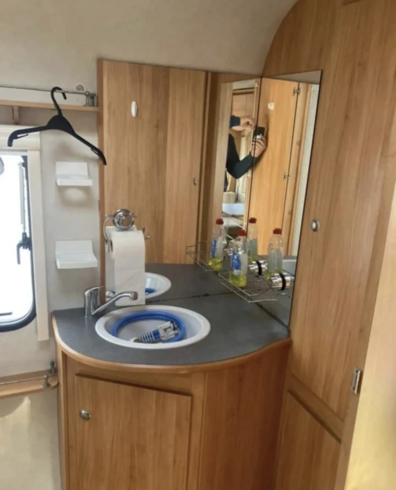 Каравана Adria Адора 532, снимка 9 - Каравани и кемпери - 52543057