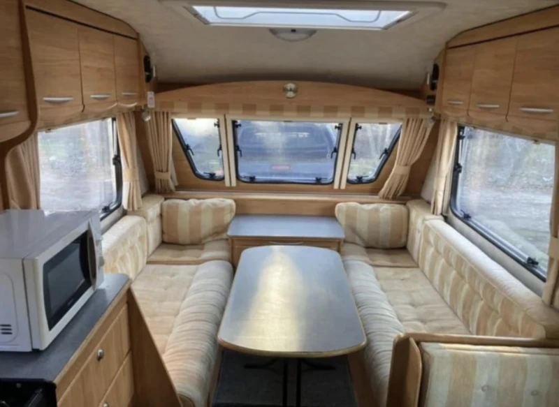 Каравана Adria Адора 532, снимка 3 - Каравани и кемпери - 52543057