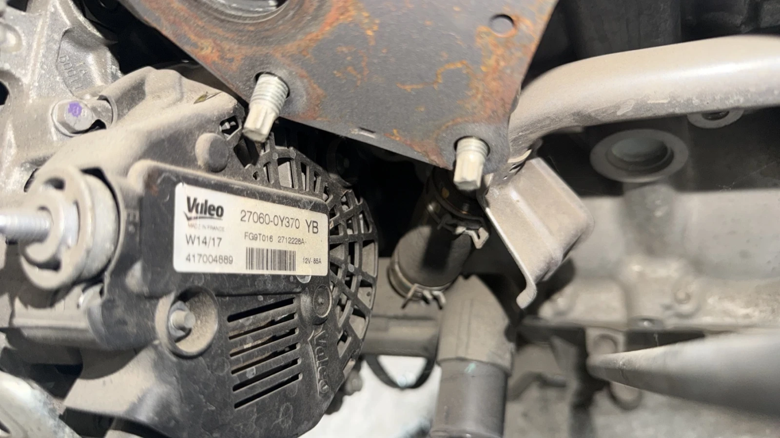 27060-0Y370   Алтернатор / генератор Toyota Yaris 1.5i  Valeo 2018 2712228A 12V 85A , снимка 2 - Части - 55142672