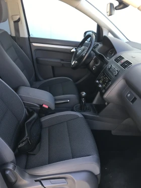 VW Touran 1.6tdi 105 7 Места, снимка 9