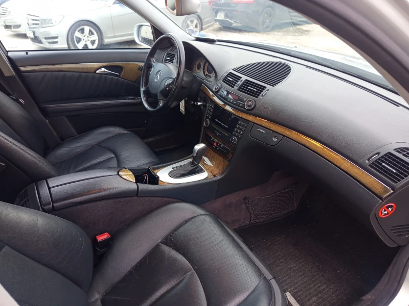 Mercedes-Benz E 320, снимка 6 - Автомобили и джипове - 52540682