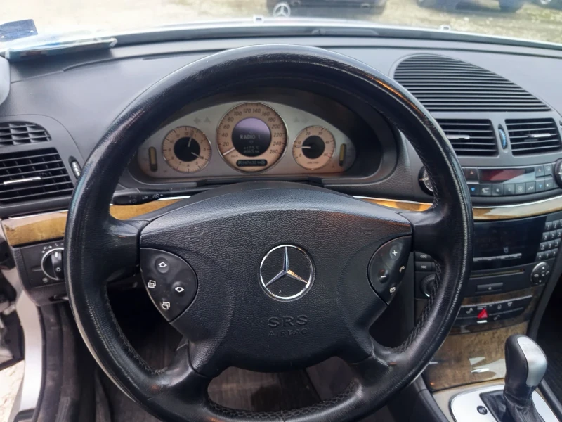 Mercedes-Benz E 320, снимка 11 - Автомобили и джипове - 52540682