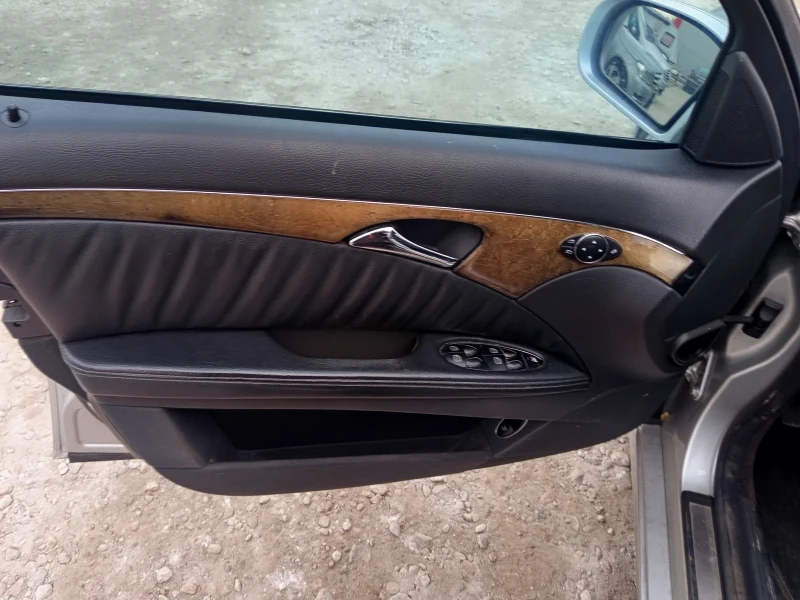 Mercedes-Benz E 320, снимка 10 - Автомобили и джипове - 52540682