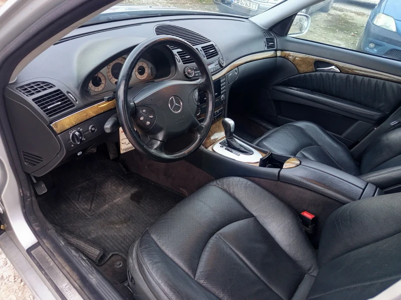 Mercedes-Benz E 320, снимка 8 - Автомобили и джипове - 52540682