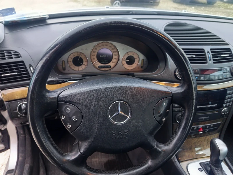 Mercedes-Benz E 320, снимка 12 - Автомобили и джипове - 52540682