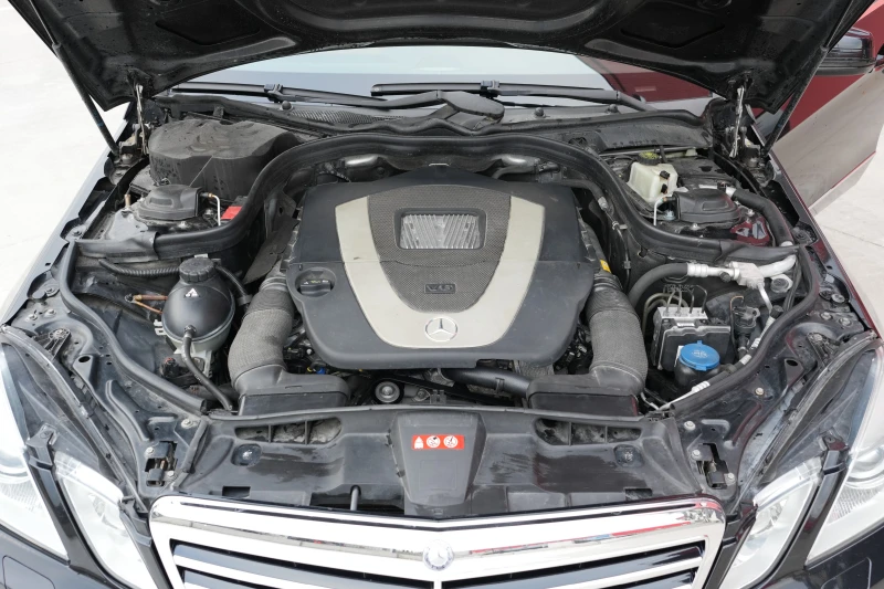 Mercedes-Benz E 350 4 Matic, снимка 17 - Автомобили и джипове - 52593536