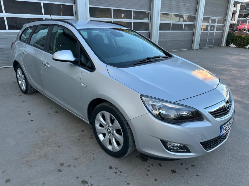 Opel Astra 1.7 CDTI, снимка 2 - Автомобили и джипове - 52922453