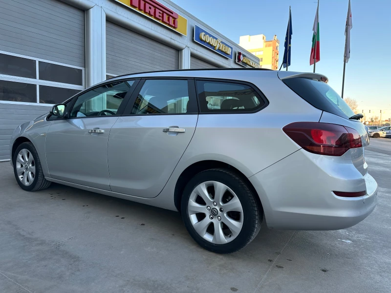 Opel Astra 1.7 CDTI, снимка 4 - Автомобили и джипове - 52922453