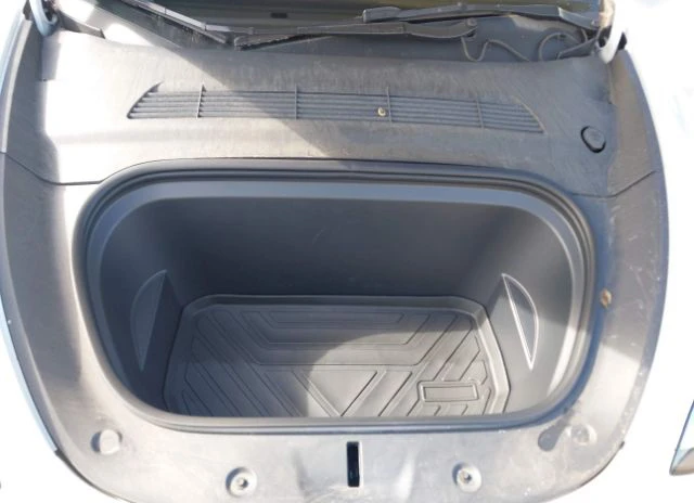 Tesla Model Y LONG RANGE DUAL MOTOR AWD - изображение 9