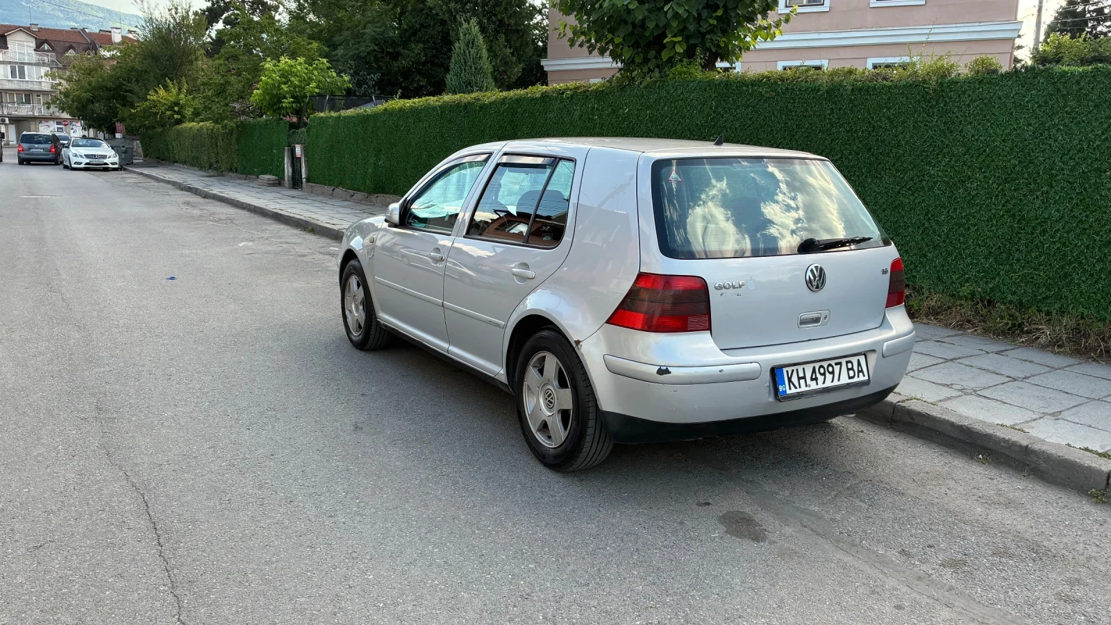 VW Golf Golf 4 1, 6 SR 101 к.с 74 КW - изображение 3