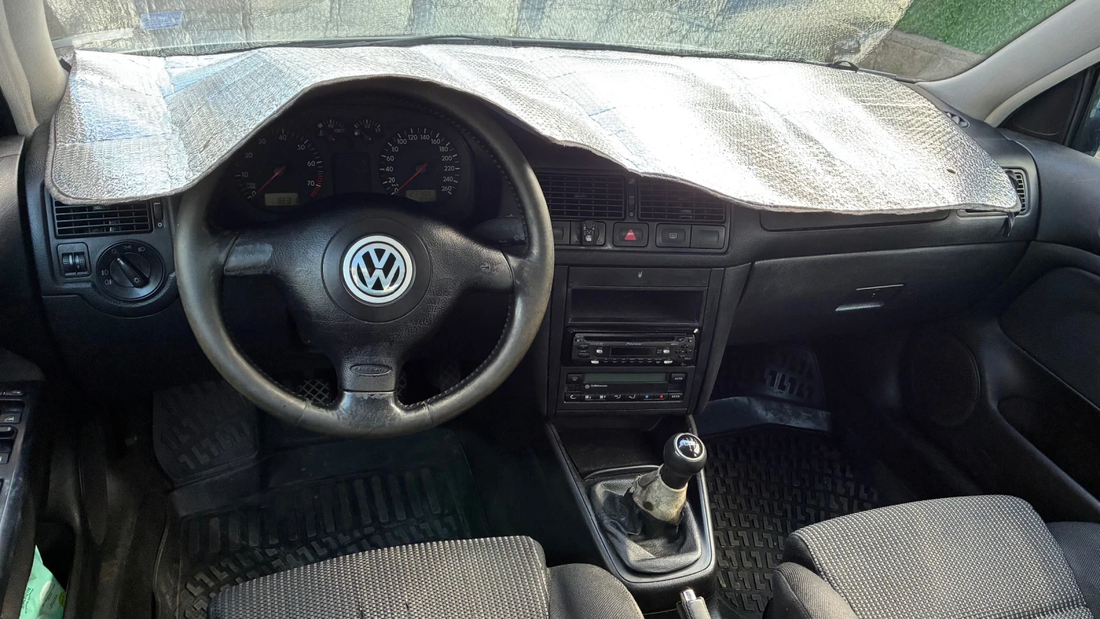 VW Golf Golf 4 1, 6 SR 101 к.с 74 КW - изображение 5